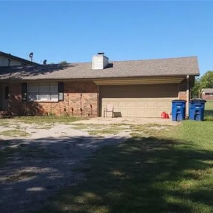 Buy this 5 bed house on 923 North Hopi Avenue in Chouteau, Mayes County