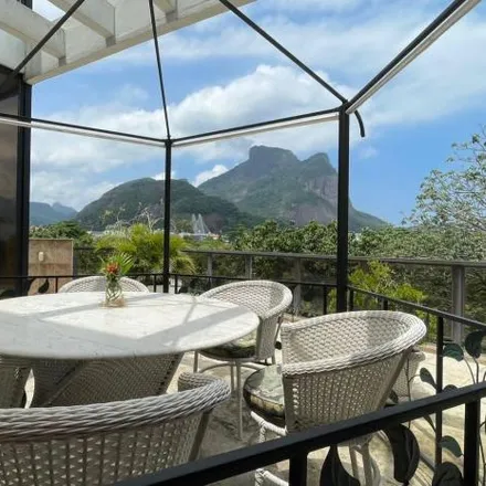 Rent this 7 bed apartment on unnamed road in Barra da Tijuca, Rio de Janeiro - RJ