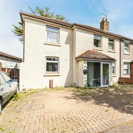 Buy this 3 bed duplex on Wood Avenue in Purfleet-on-Thames, RM19 1TL