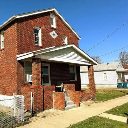 Buy this studio house on 412 Anna Avenue in Wood River, IL 62095