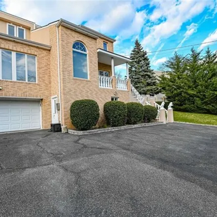 Image 4 - 47 Fulton Boulevard, Commack, NY 11725, USA - House for sale