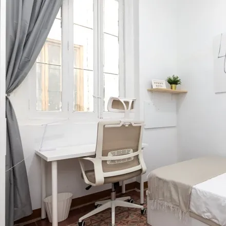 Rent this 8 bed room on Clínica Baviera in Gran Via del Marqués del Túria, 9