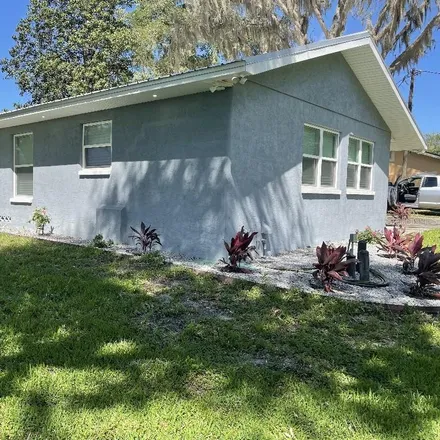 Buy this 2 bed house on 9401 US 301 in Sumter County, FL 34785