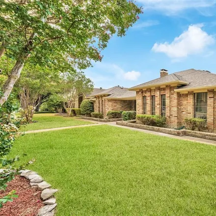 Image 2 - 9738 Amberley Drive, Dallas, TX 75243, USA - House for sale