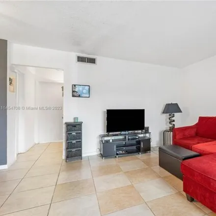 Image 4 - 34 Palm Club Drive, Lauderdale-by-the-Sea, Broward County, FL 33062, USA - Condo for sale