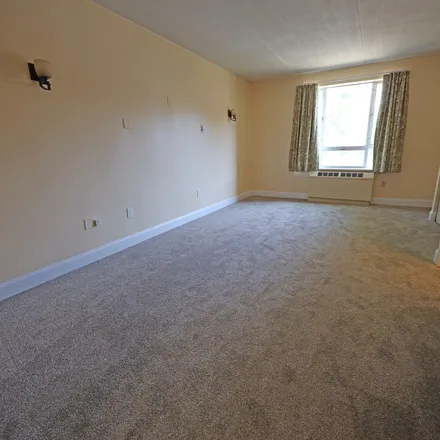 Image 2 - 39 Highland Street, West Hartford, CT 06119, USA - Apartment for rent