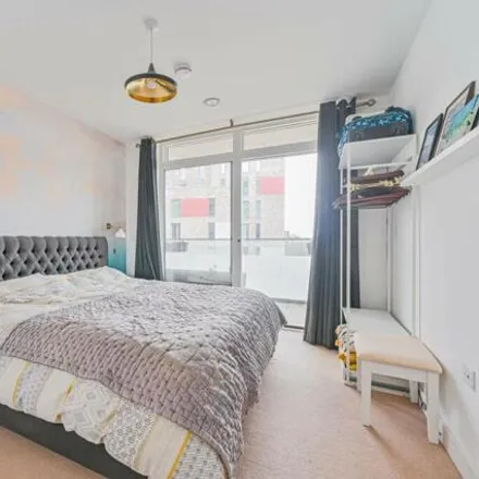 Image 7 - Hugero Point, Peartree Way, London, SE10 0GT, United Kingdom - Apartment for sale