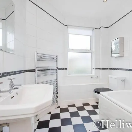 Image 7 - 15 Gumleigh Road, London, W5 4UX, United Kingdom - House for rent