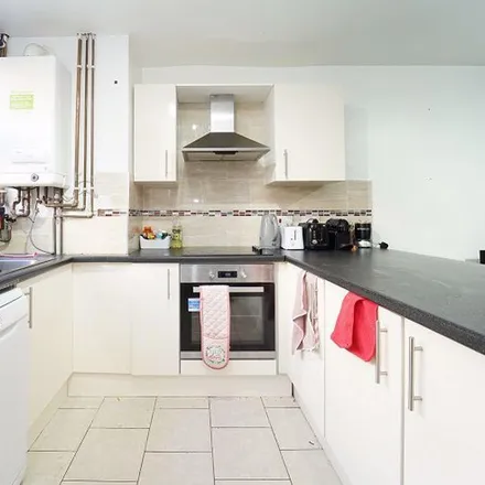 Image 1 - Pearson Grove, Leeds, LS6 1JD, United Kingdom - Townhouse for rent