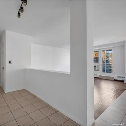 Image 7 - 97-40 62nd Drive, New York, NY 11374, USA - Apartment for sale
