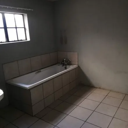 Image 2 - 2nd Avenue, Johannesburg Ward 70, Roodepoort, 2709, South Africa - Apartment for rent