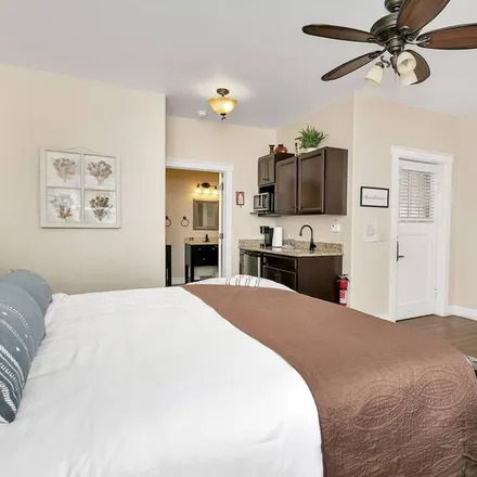 Rent this studio apartment on Fredericksburg