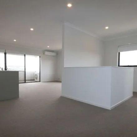 Image 1 - 92 Goldeneye Circuit, Werribee VIC 3030, Australia - Townhouse for rent