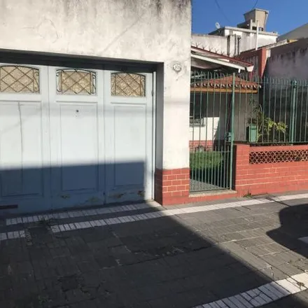 Buy this 2 bed house on Mendoza 924 in Partido de Lanús, 1822 Gerli
