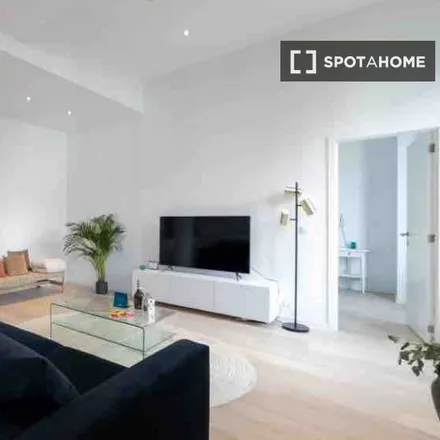 Rent this 2 bed apartment on Avenue Molière - Molièrelaan 517 in 1050 Ixelles - Elsene, Belgium