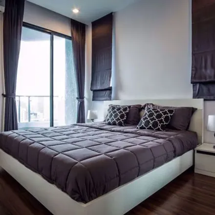 Rent this 2 bed apartment on Phetchaburi Road in Huai Khwang District, 10310
