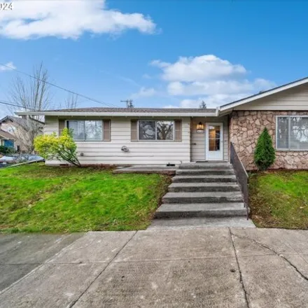 Buy this 3 bed house on 6126 Northeast Klickitat Street in Portland, OR 97213