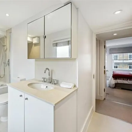 Image 4 - 60 Ebury Street, London, SW1W 9QU, United Kingdom - Room for rent