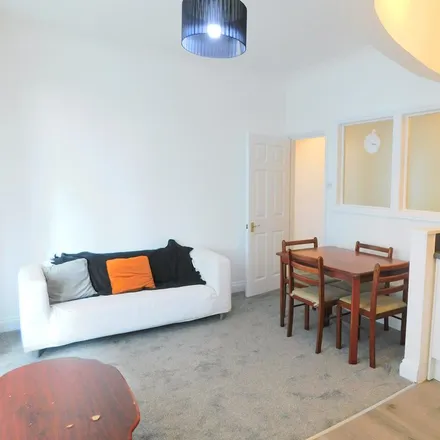 Image 3 - Synamedia, London Road, Staines-upon-Thames, TW18 4EX, United Kingdom - Apartment for rent