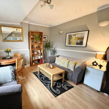 Rent this 2 bed apartment on Ballards Lane in London, N3 2NA