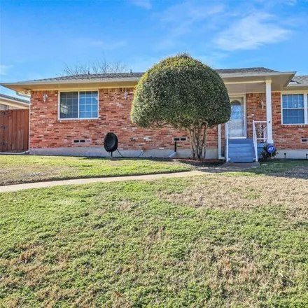 Buy this 3 bed house on 2632 Lanecrest Drive in Dallas, TX 75228
