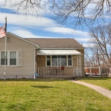 Buy this 3 bed house on 2708 Ashby Avenue in Des Moines, IA 50310