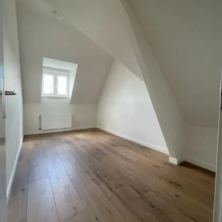 Rent this 3 bed apartment on Schiedamseweg 160 in 3025 AK Rotterdam, Netherlands