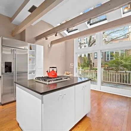 Image 6 - 249 East 71st Street, New York, NY 10021, USA - House for sale
