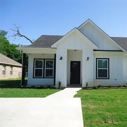 Rent this 3 bed house on 514 West Hull Street in Denison, TX 75020