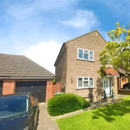Rent this 3 bed house on Heybridge Drive in Wickford, SS12 9AG
