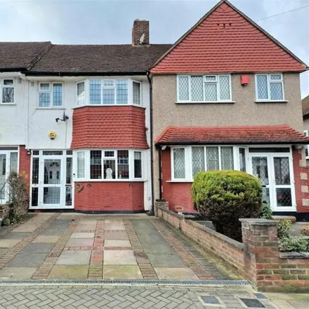 Buy this 3 bed townhouse on Longhill Road in London, SE6 1UB