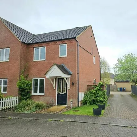 Buy this 2 bed house on 16 Woolthwaite Lane in Cambourne, CB23 6BX