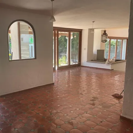 Buy this studio house on Avenida Sumiya in Fraccionamiento Sumiya, 62564 Cuernavaca