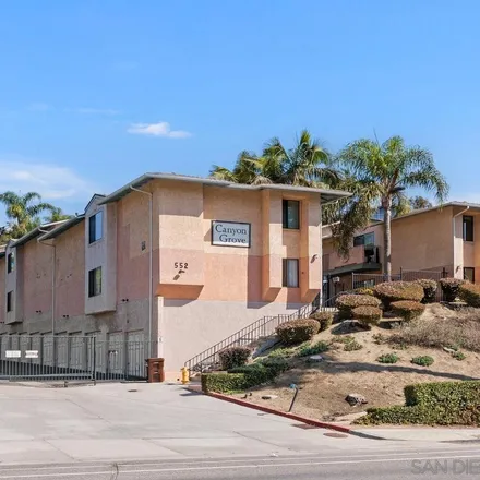 Image 2 - 552 Canyon Drive, Oceanside, CA 92054, USA - Townhouse for sale