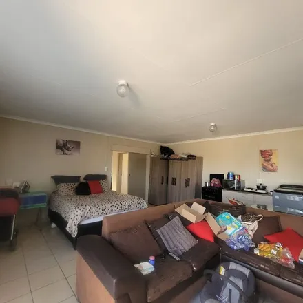 Image 5 - Blockbusters, Largo Road, Ekurhuleni Ward 75, Gauteng, 1559, South Africa - Apartment for rent