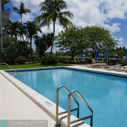 Buy this 1 bed condo on 3547 South Ocean Boulevard in South Palm Beach, Palm Beach County