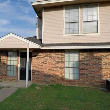 Rent this 3 bed house on 103 Peachtree Ct Apt C in Kennedale, Texas