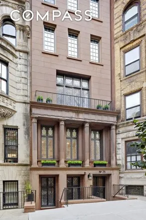 Rent this 6 bed house on 25 East 94th Street in New York, NY 10128