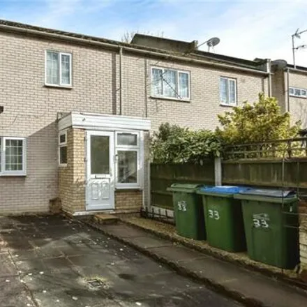 Rent this 3 bed townhouse on Jubilee Primary School in Crowden Way, London