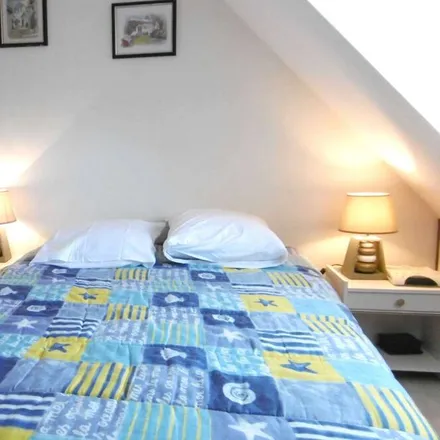 Rent this 2 bed apartment on Sarzeau in Rue de la Poste, 56370 Sarzeau