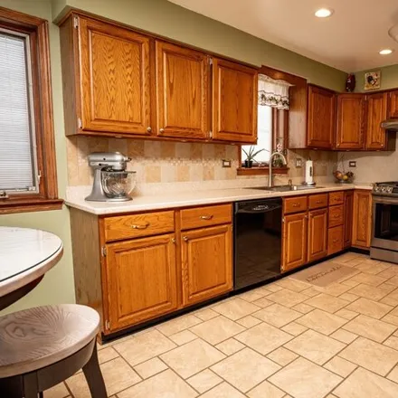 Image 6 - 7750 South Kostner Avenue, Chicago, IL 60652, USA - House for sale