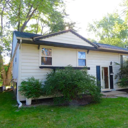 Buy this 5 bed house on 832 Lambkins Street in Saline, Washtenaw County