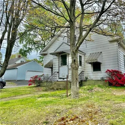 Buy this 3 bed house on 900 South Avenue in Salem, OH 44460