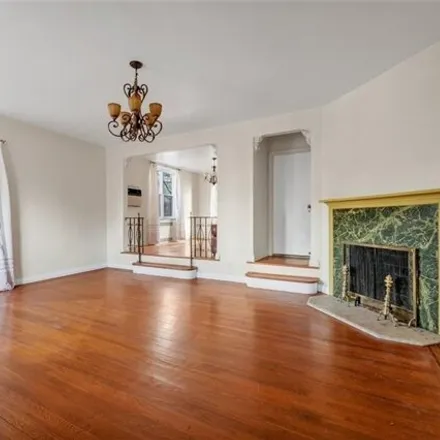 Image 3 - 1238 Pinchot Place, New York, NY 10461, USA - House for sale