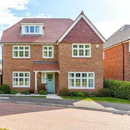 Buy this 5 bed house on Heron View in Caddington, LU1 4FH