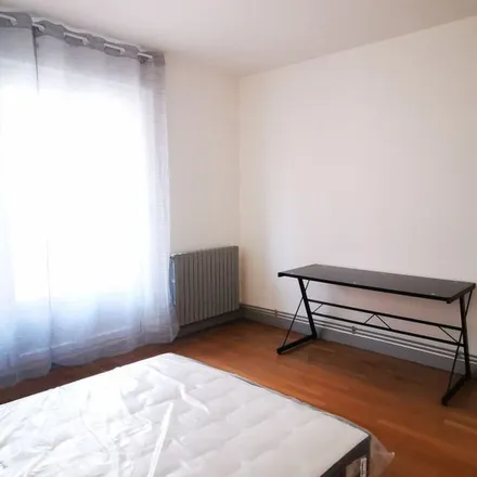 Rent this 3 bed apartment on 15 Avenue Jean Perrot in 38000 Grenoble, France