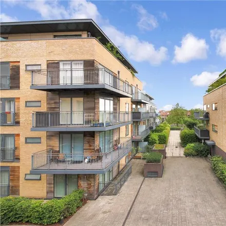 Rent this 1 bed apartment on Newton Court in Kingsley Walk, Cambridge