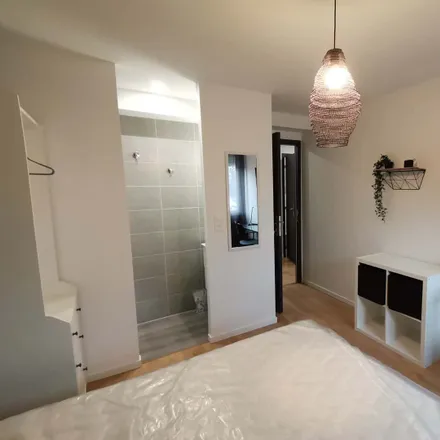 Rent this 2 bed room on 33 Avenue Major Général Georges Vanier in 10000 Troyes, France