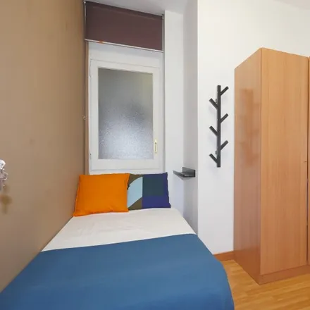 Rent this 5 bed room on Carrer de Roger de Flor in 157, 08013 Barcelona