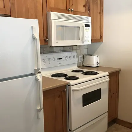 Image 7 - Vernon, BC V1B 3Y9, Canada - Apartment for rent